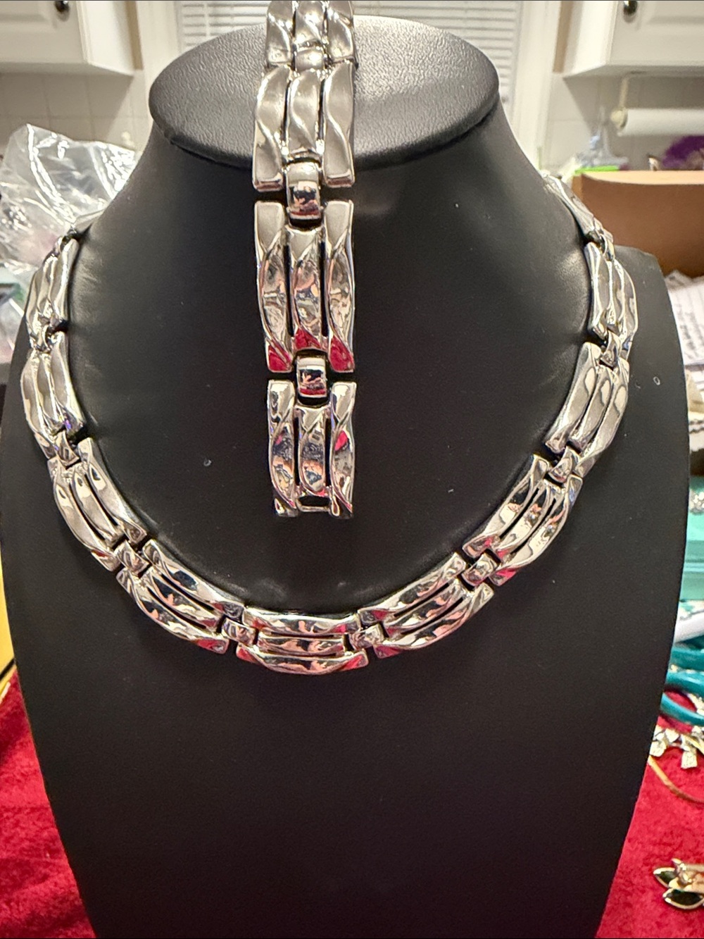 Vintage Crown Trifari signed Silver-Tone Linked Necklace & Bracelet Set like new